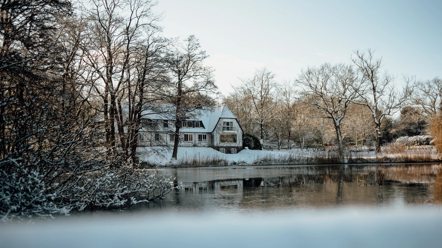 Seehotel Töpferhaus im Winter am Bistensee