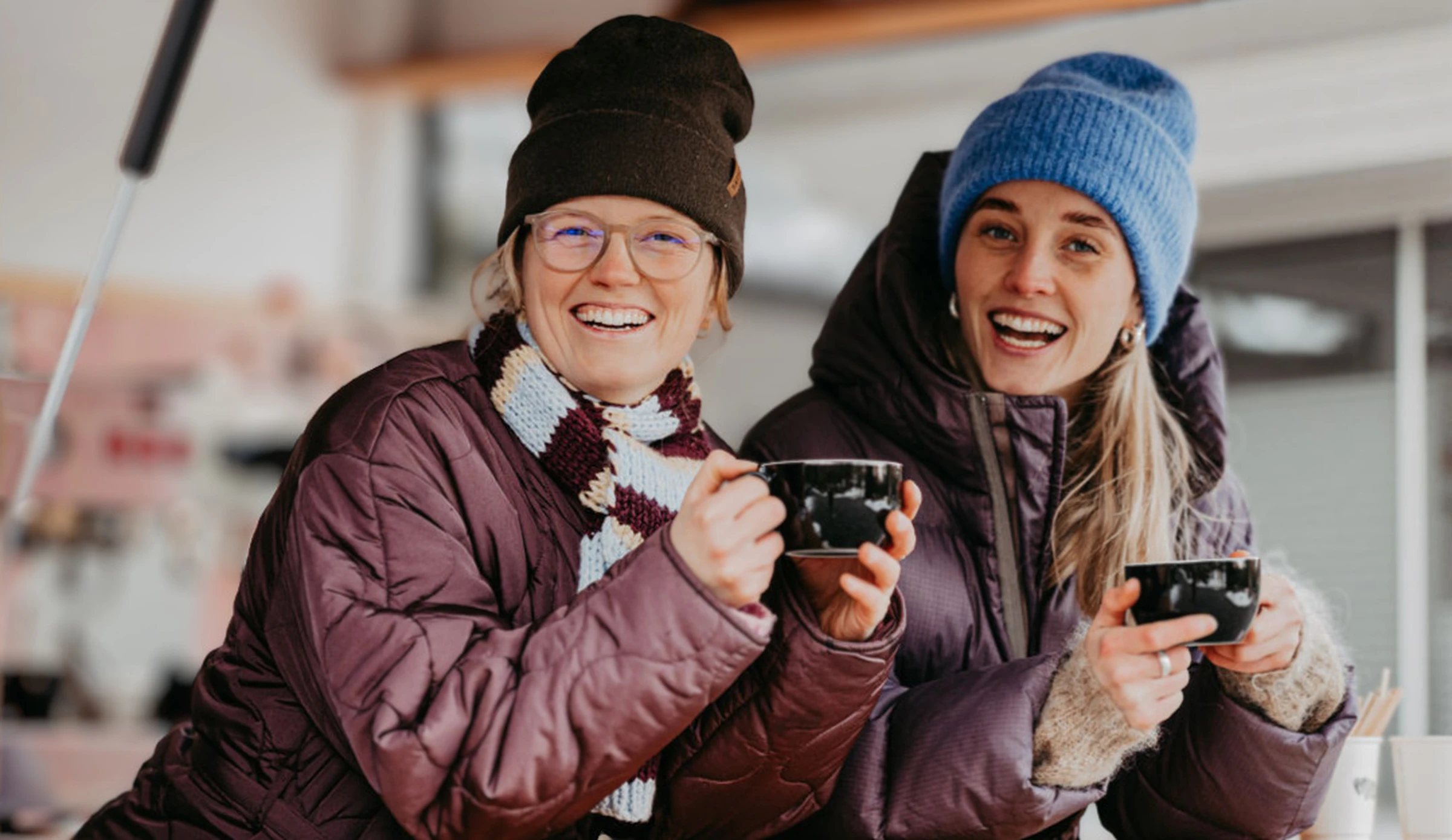 Kaffee und Weihnachtsmarkt auf der Seeterrasse am Bistensee im Winter
