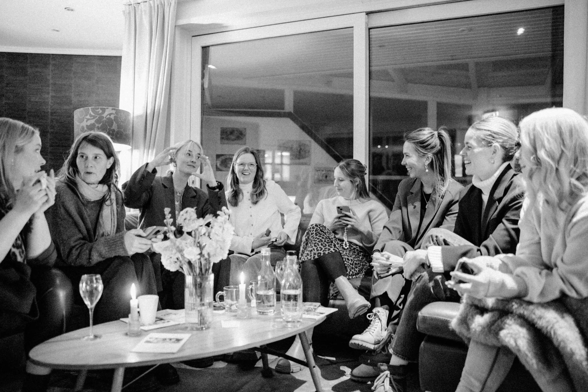 Dienstleisterinnen im Gespräch beim Vorgeschmack im Seehotel Töpferhaus