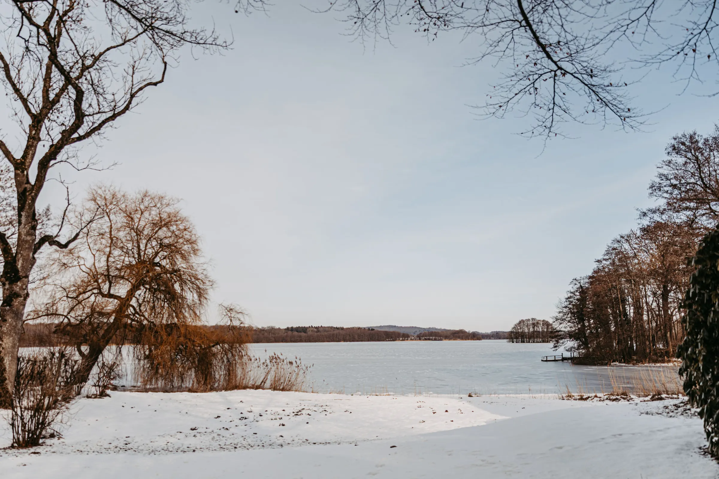 Verschneite Seewiese Ost am Bistensee