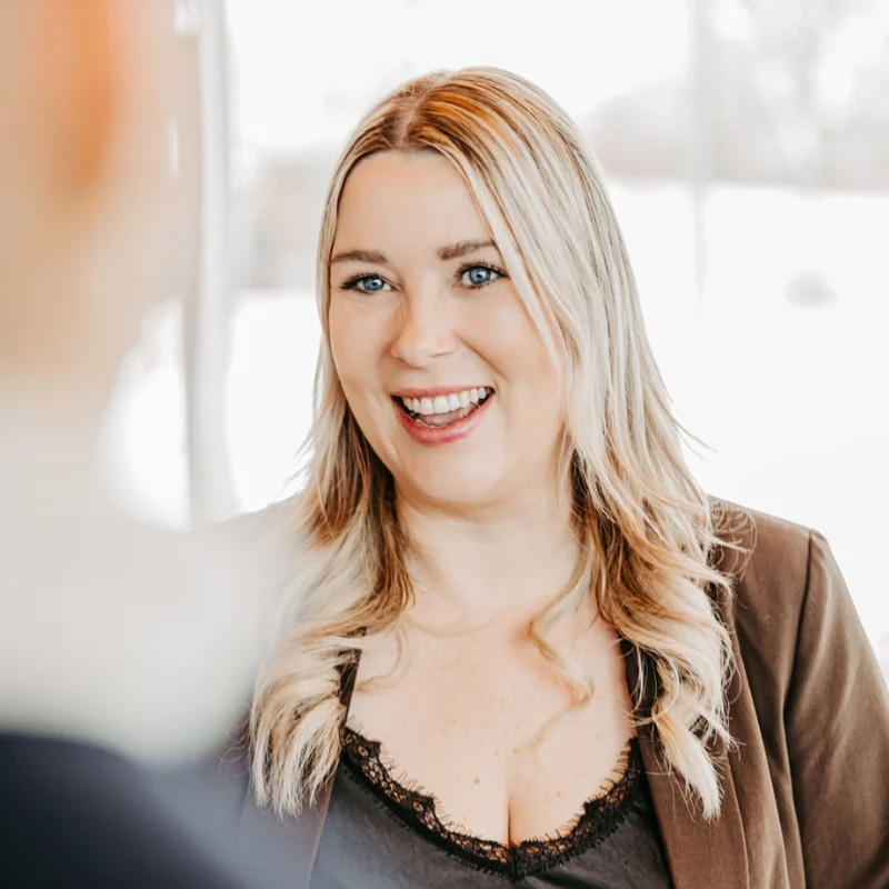 Katrin Johannsen von Förde Beauty beim Brautstyling