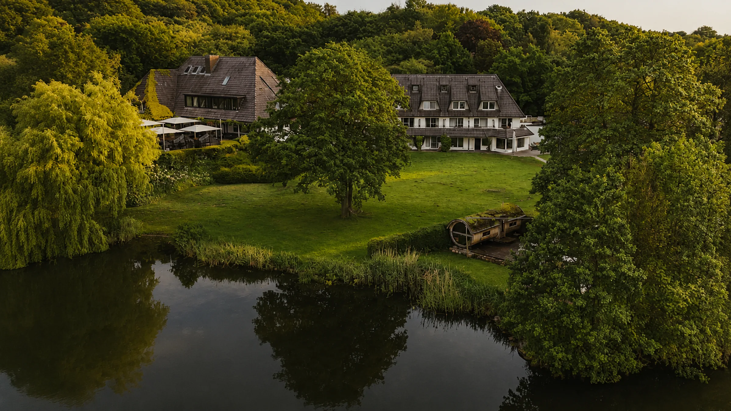 Seehotel Töpferhaus vom Bistensee aus gesehen